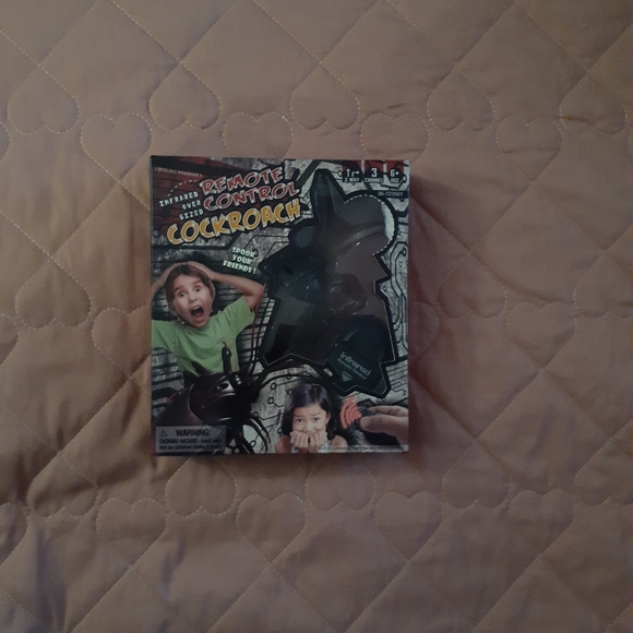 *NWT* Remote Control Cockroach - Picture 2 of 3